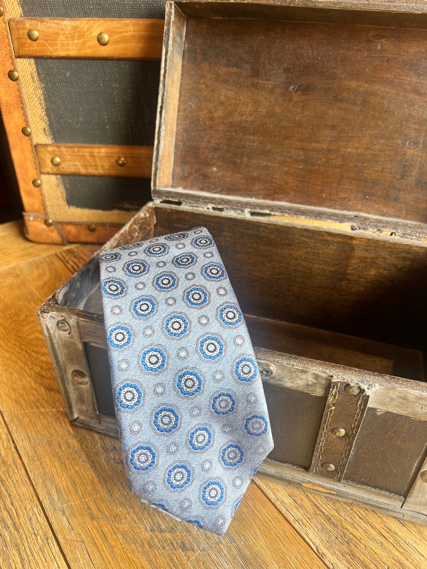 Light Blue Medallion Silk Tie